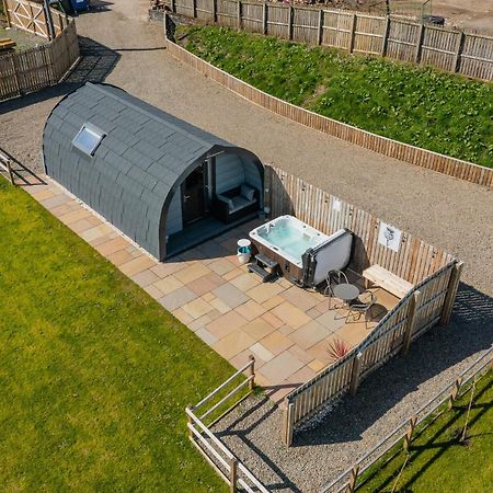 Thistle Pod Farm Stay With Hottub Sleeps 2 Galston  ภายนอก รูปภาพ