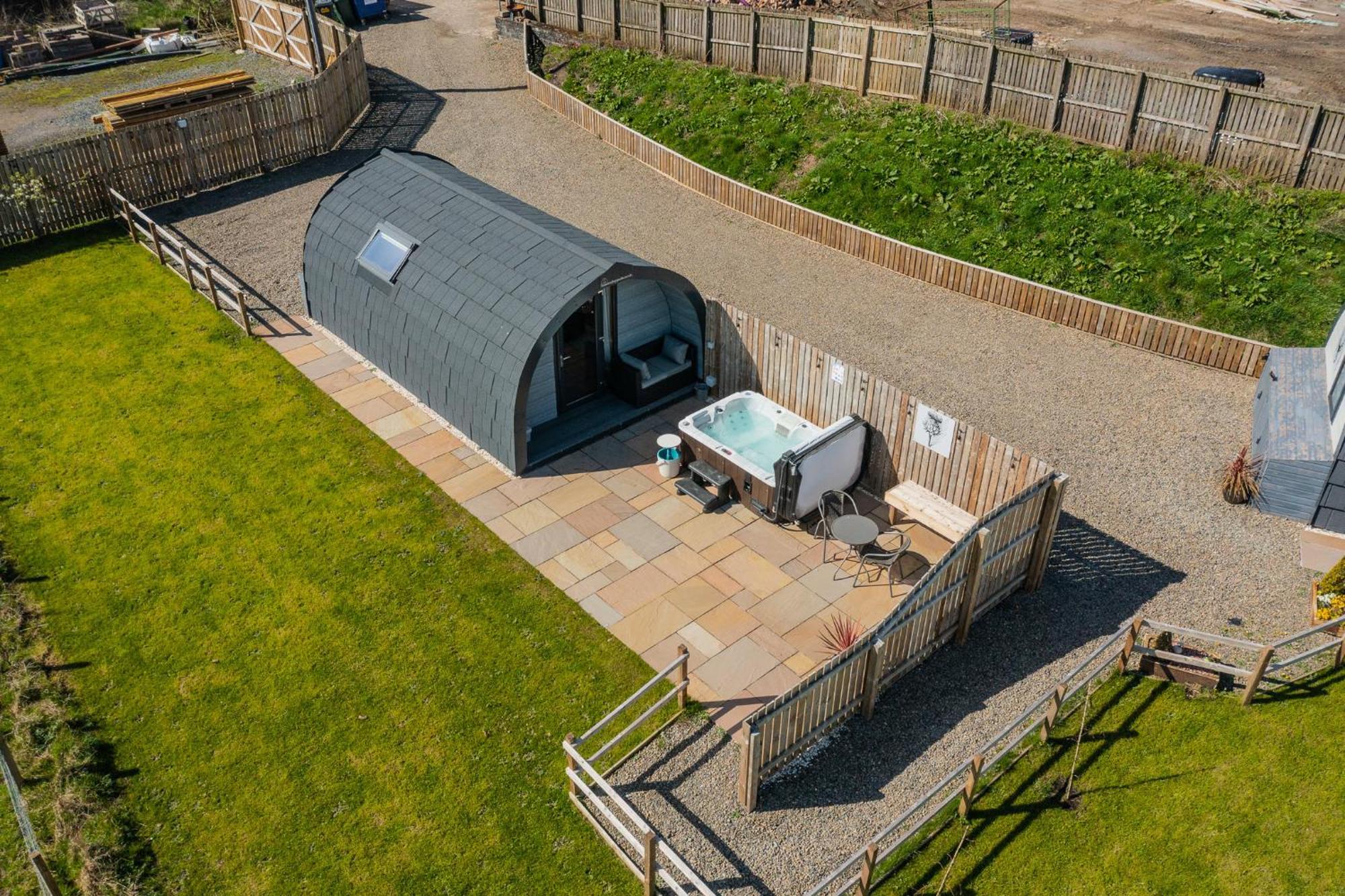 Thistle Pod Farm Stay With Hottub Sleeps 2 Galston  ภายนอก รูปภาพ